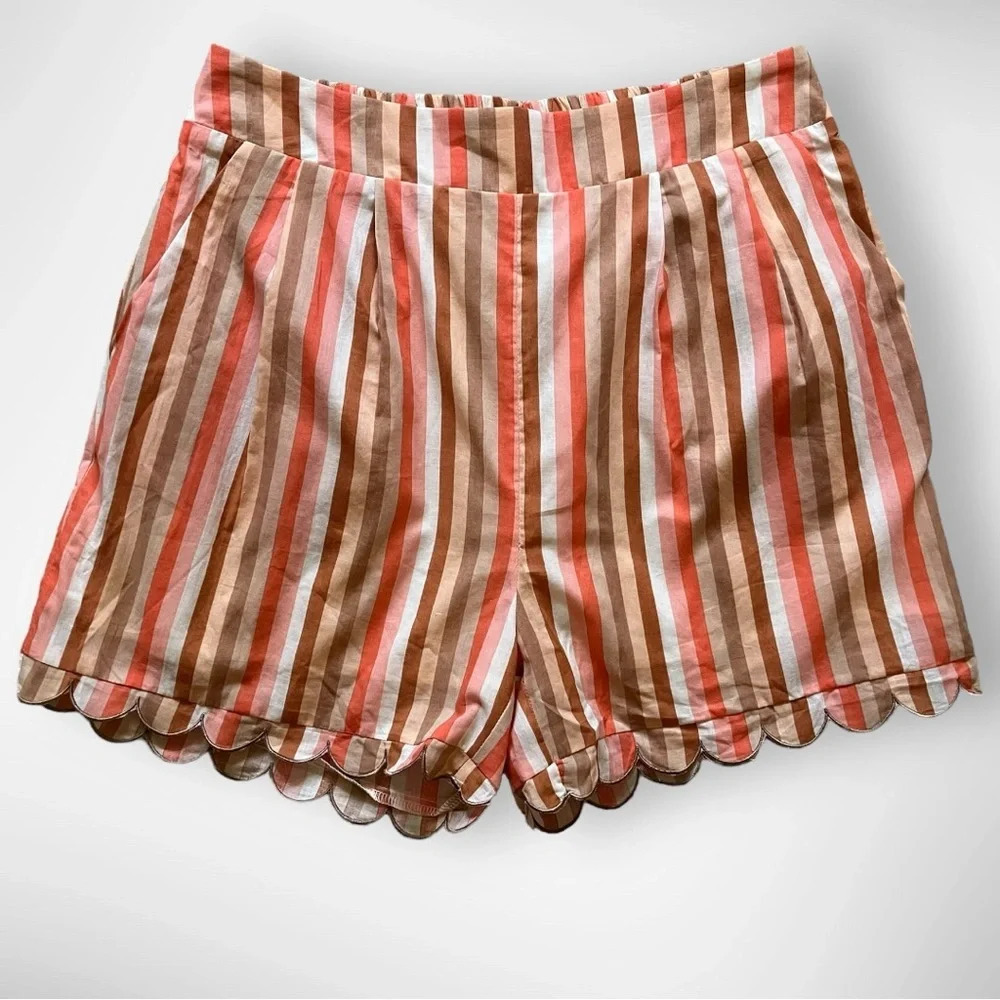 HAILEY & CO Women's Peach Blush & White Scallop‎ Shorts Size Large | EUC